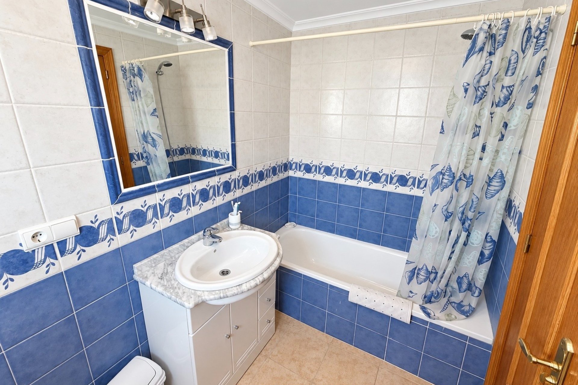Resale - Semi Detached Villa - La Marina