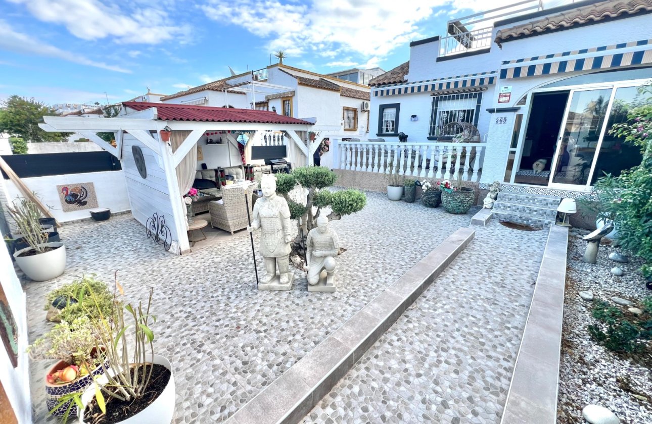 Reventa - Casa cuádruple - La Marina