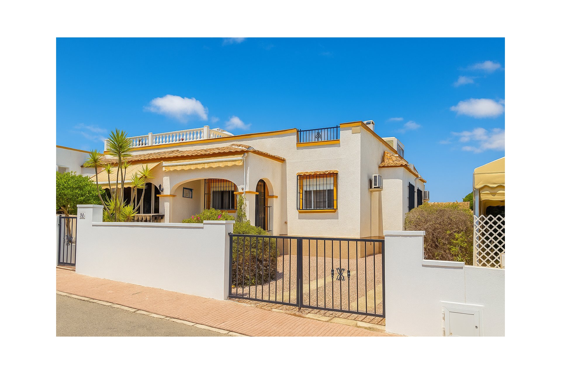 Reventa - Casa cuádruple - La Marina