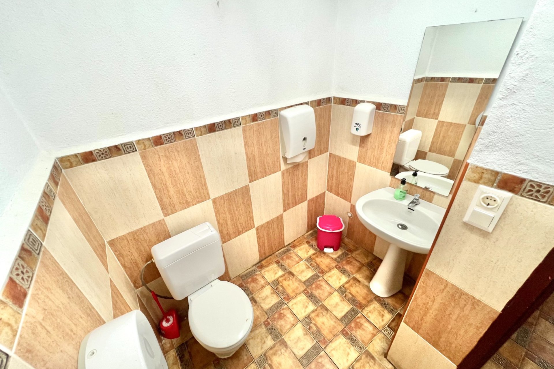 Reventa - commercial property - La Marina