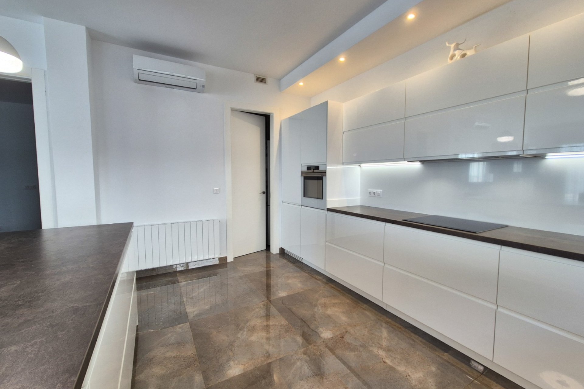 Reventa - Villa independiente - La Escuera - La Marina