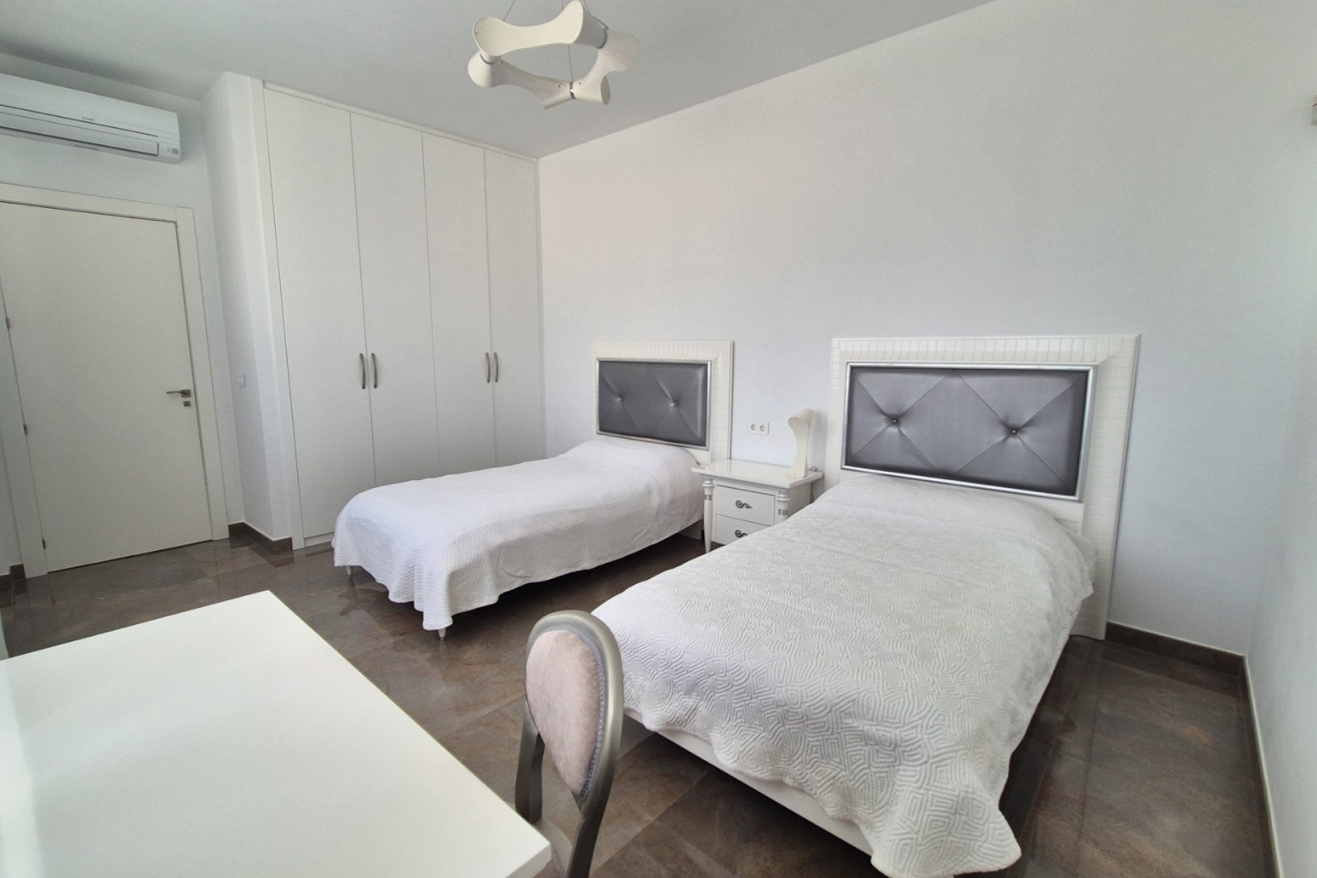 Reventa - Villa independiente - La Escuera - La Marina