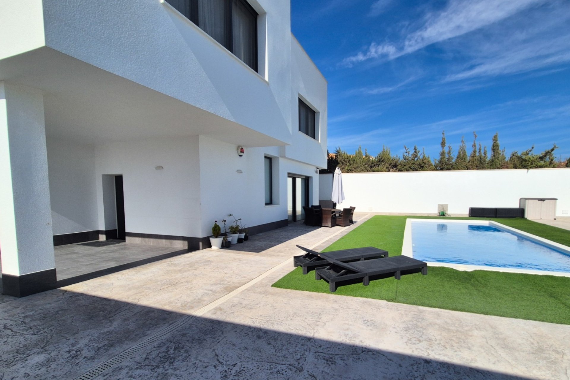 Reventa - Villa independiente - La Escuera - La Marina