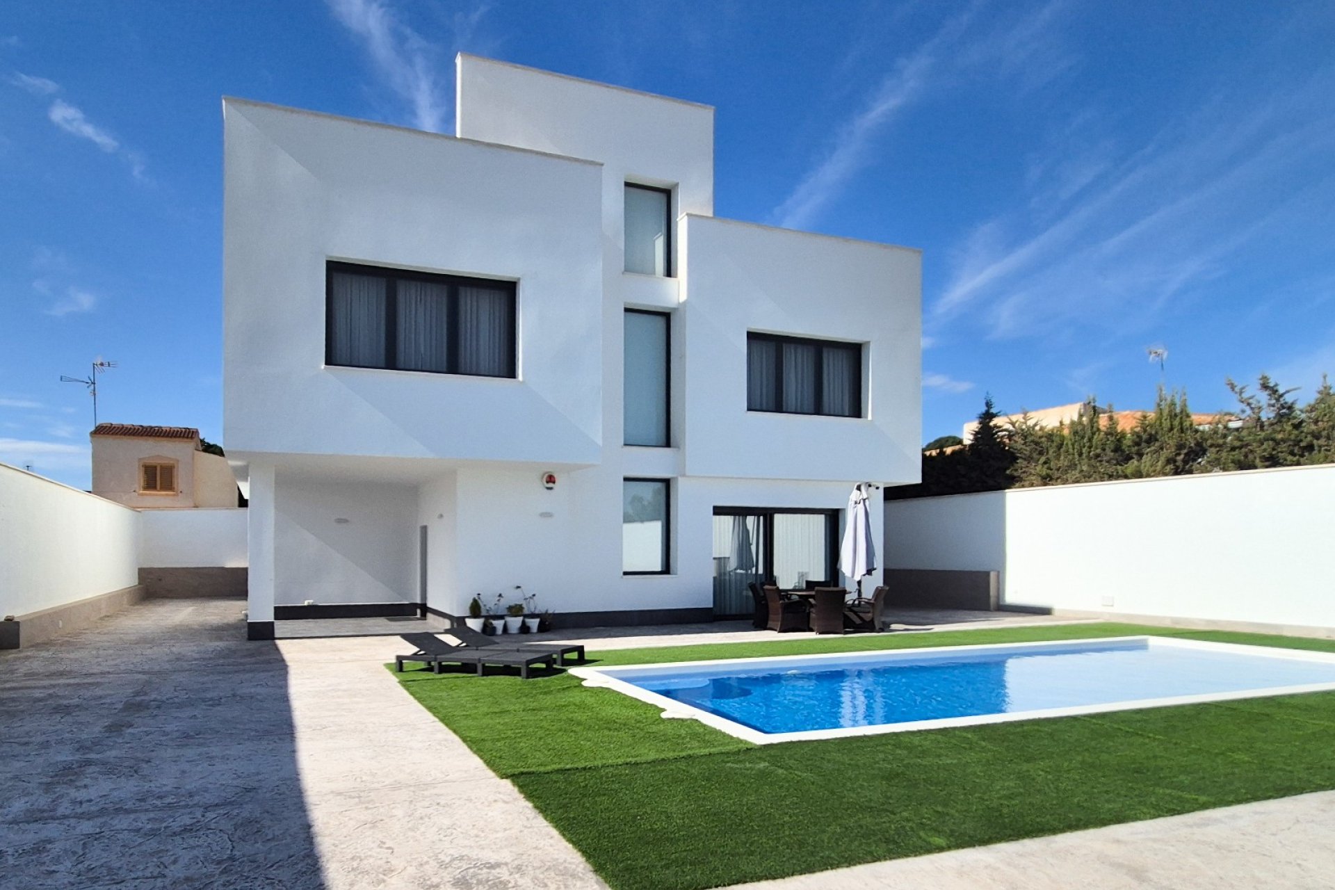 Reventa - Villa independiente - La Escuera - La Marina