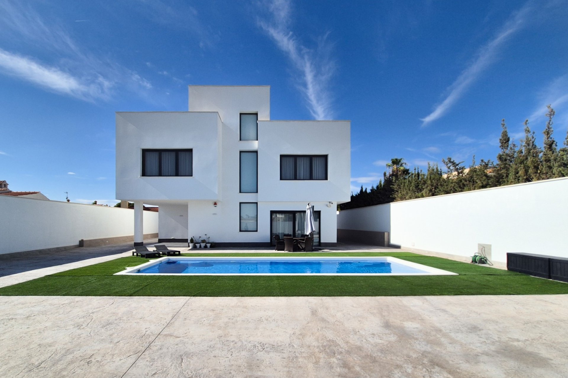 Reventa - Villa independiente - La Escuera - La Marina