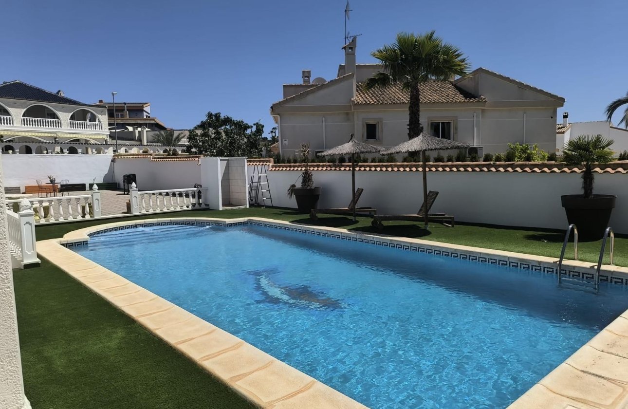 Reventa - Villa independiente - La Escuera - La Marina