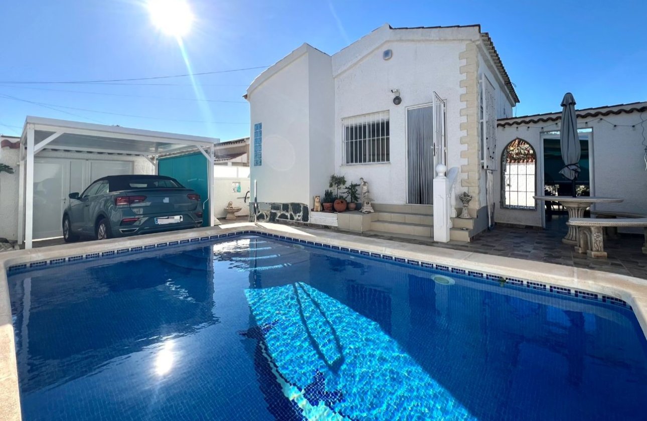 Reventa - Villa independiente - La Marina