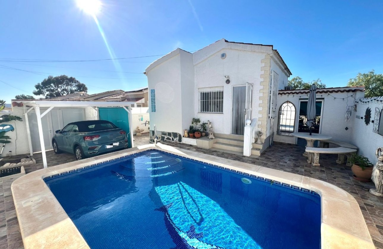 Reventa - Villa independiente - La Marina
