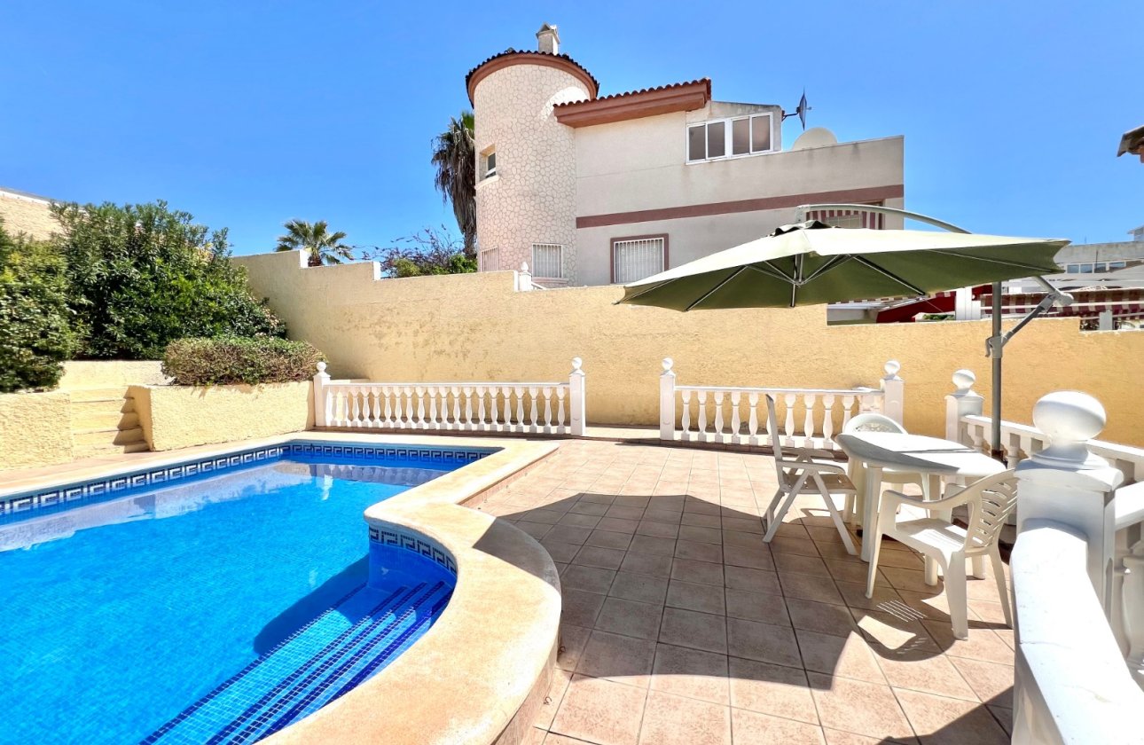 Reventa - Villa independiente - La Marina