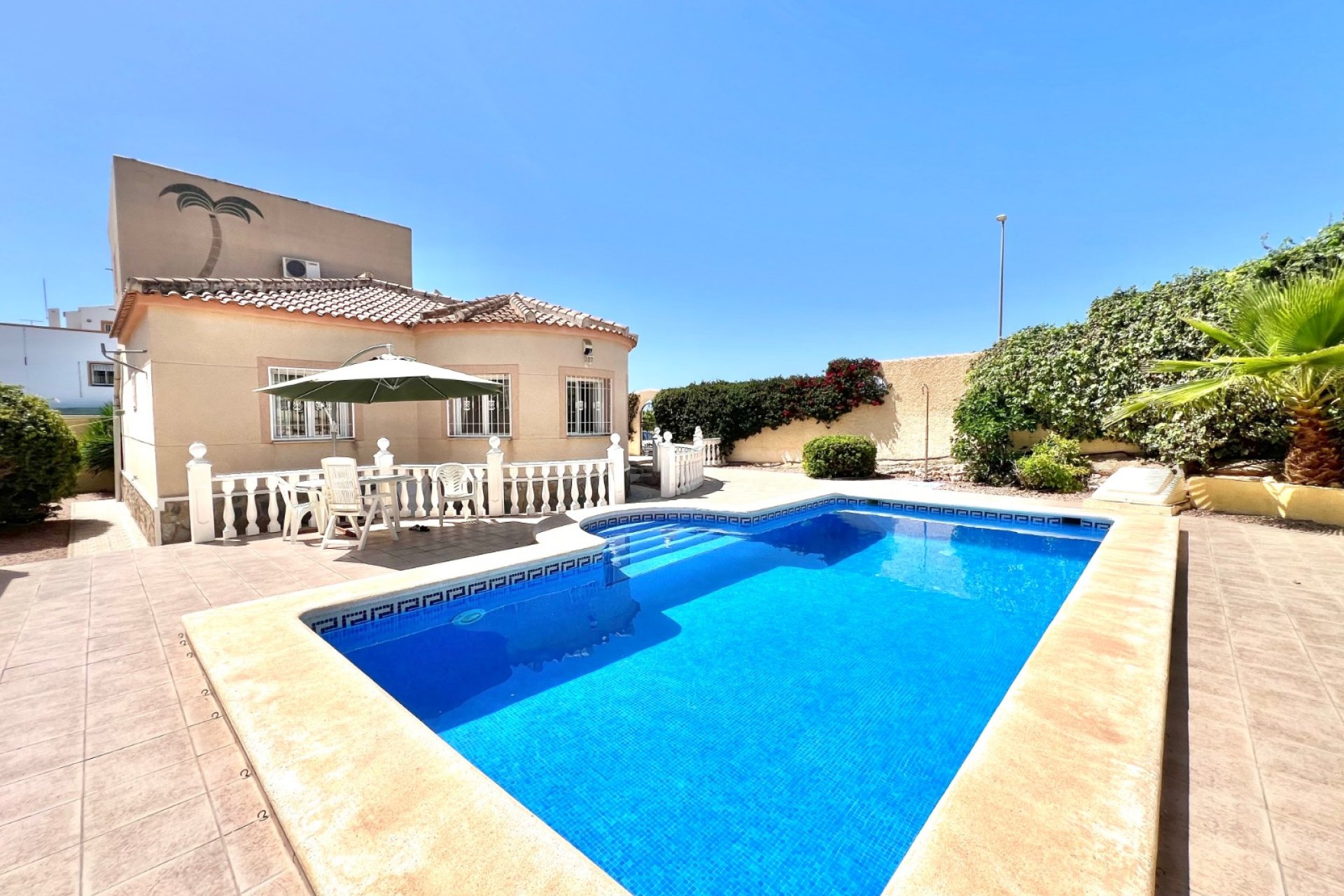 Reventa - Villa independiente - La Marina