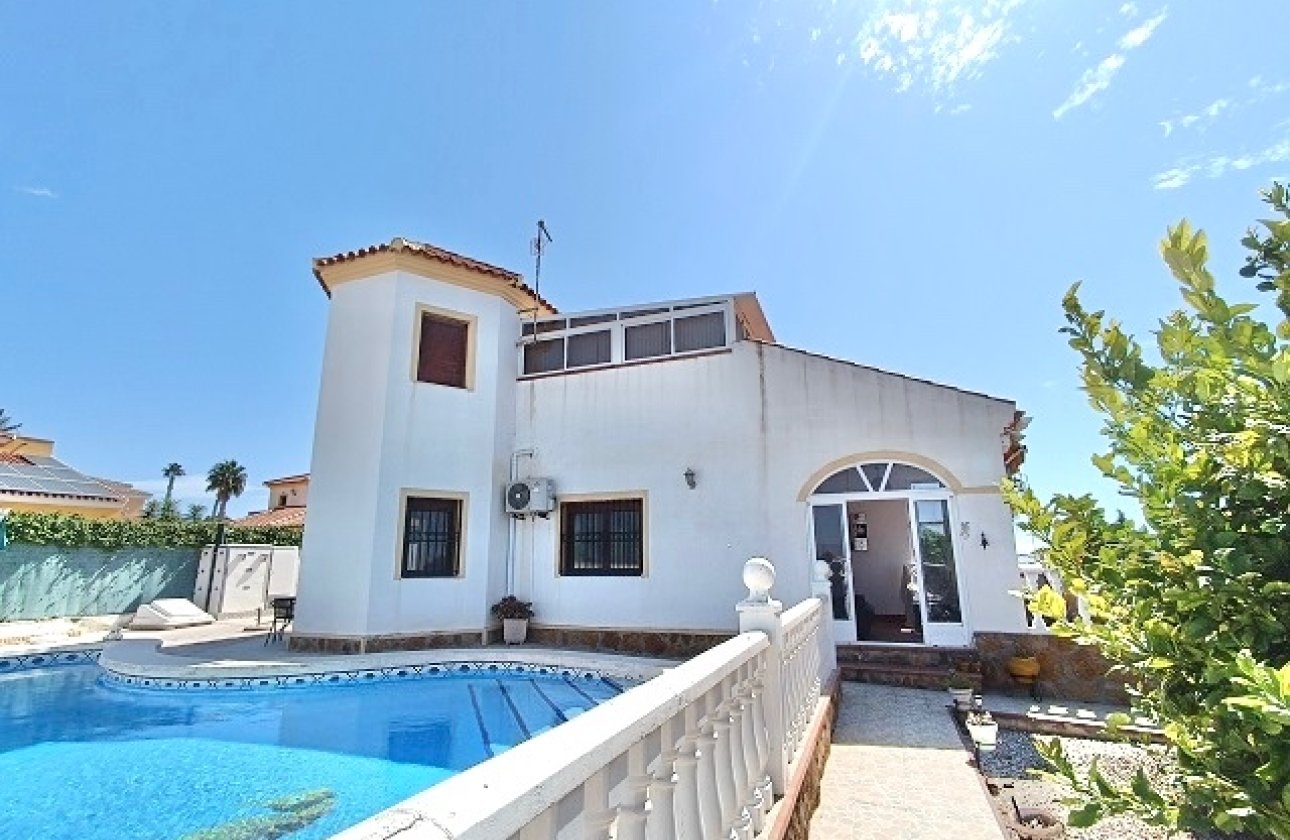 Reventa - Villa independiente - La Marina