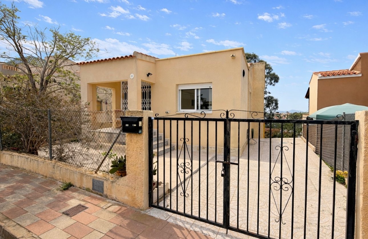 Reventa - Villa independiente - La Marina