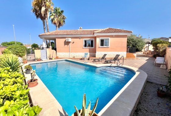 Villa independiente - Reventa - La Marina - 804 Detached Villa with Private Pool