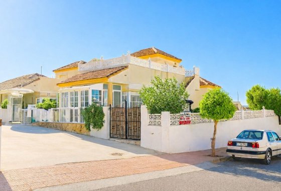 Villa independiente - Reventa - La Marina - 842  DETACHED PROPERTY ON A CORNER PLOT