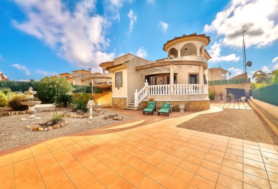 Villa independiente - Reventa - La Marina - La Marina