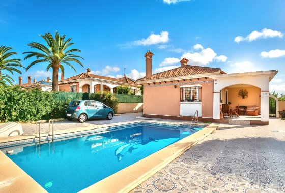 Villa independiente - Reventa - La Marina - La Marina