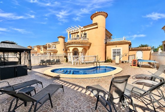 Villa independiente - Reventa - La Marina - La Marina