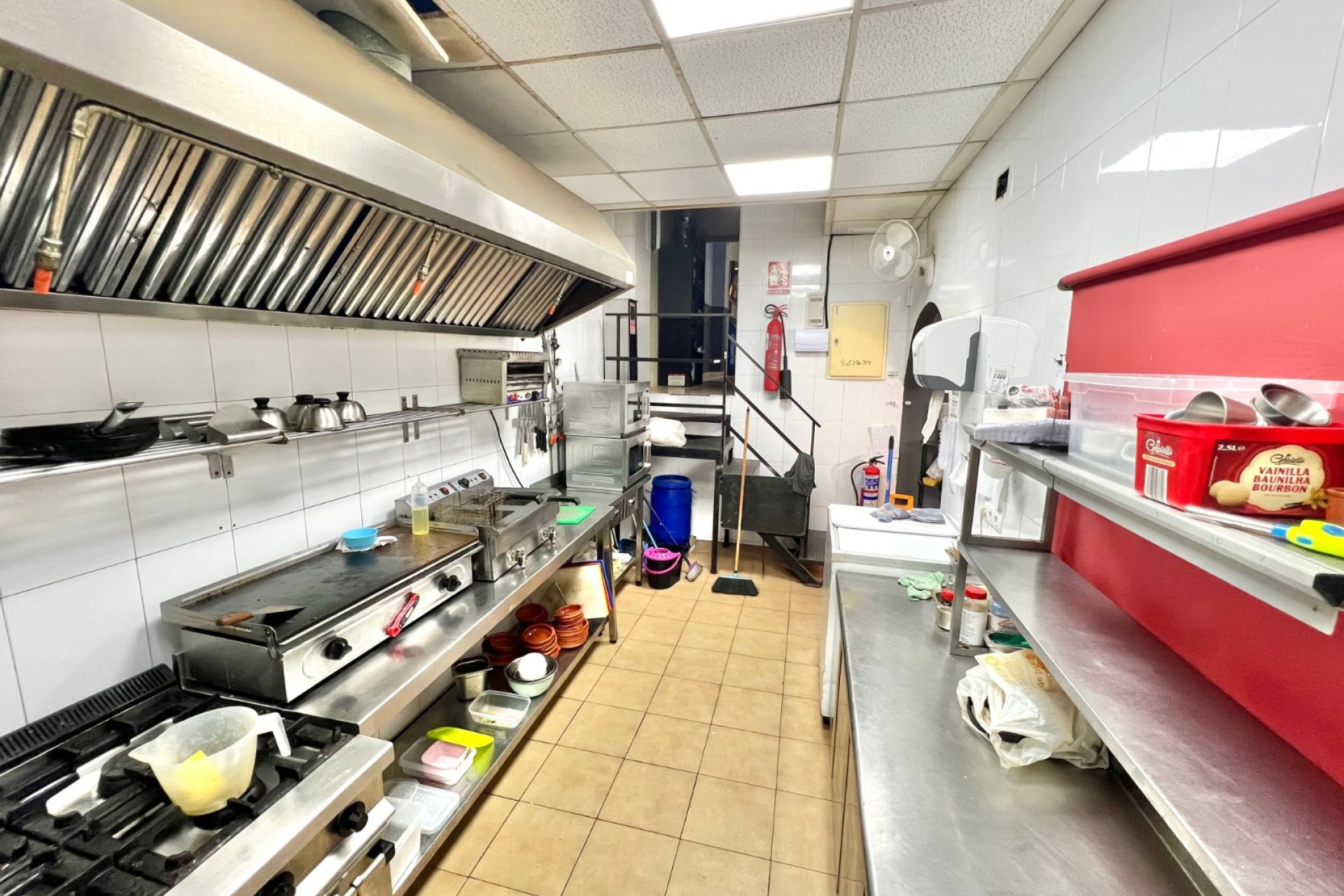 Wiederverkauf - commercial property - La Marina
