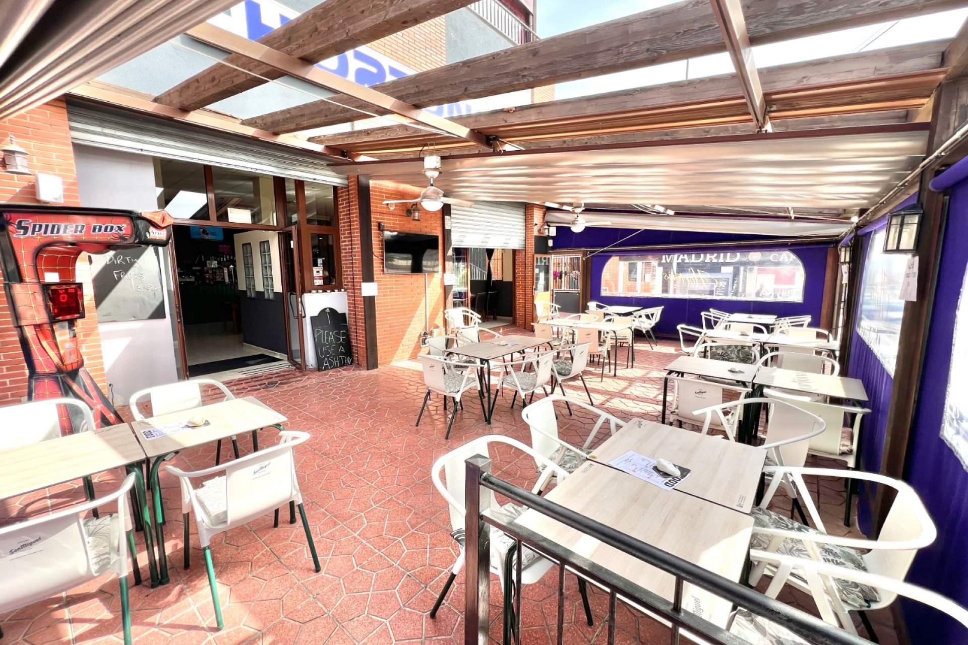 Wiederverkauf - commercial property - La Marina