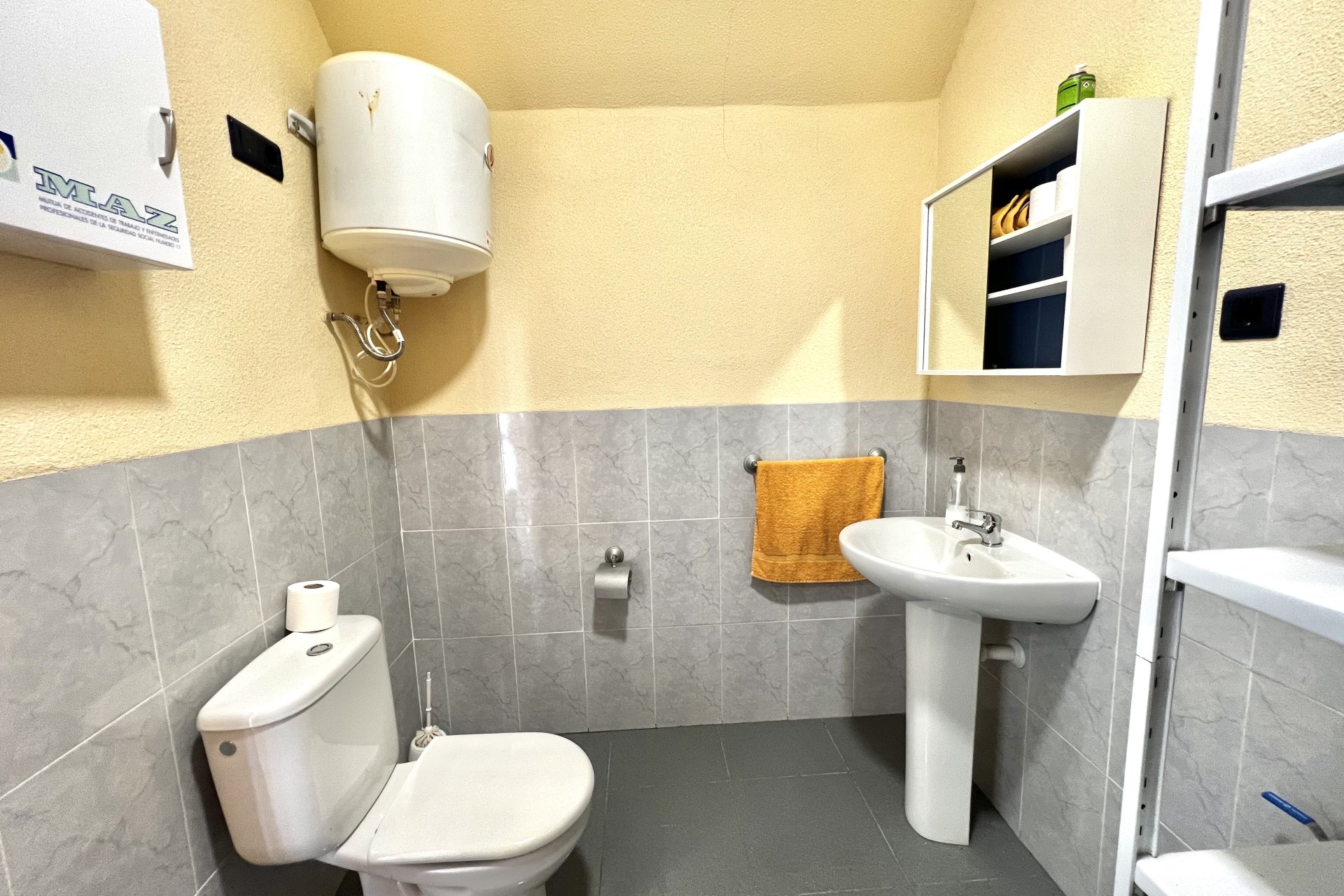 Wiederverkauf - commercial property - La Marina