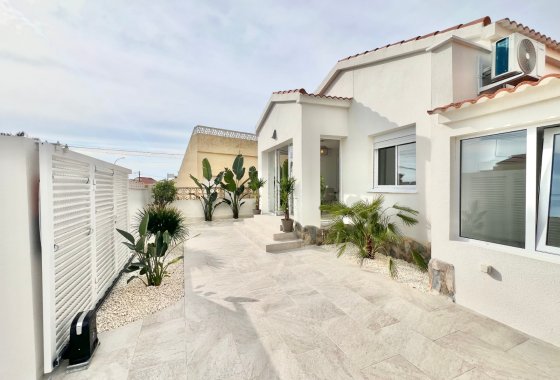 Resale - Detached Villa - La Marina