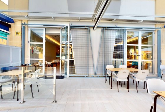 Resale - commercial property - La Marina