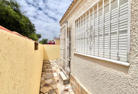 Resale - Detached Villa - La Marina