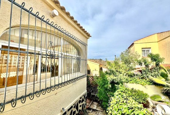 Resale - Detached Villa - La Marina