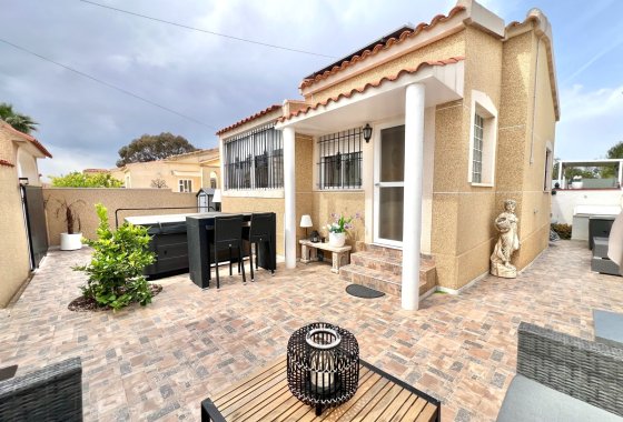 Resale - Detached Villa - La Marina