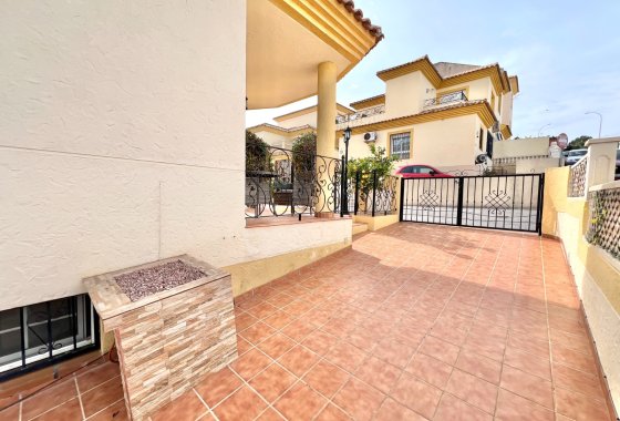 Resale - Semi Detached Villa - La Marina
