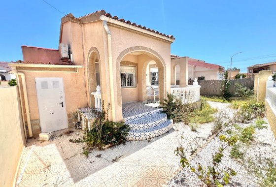 Reventa - Villa independiente - La Marina