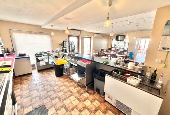 Resale - commercial property - La Marina