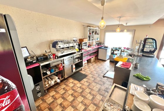 Resale - commercial property - La Marina