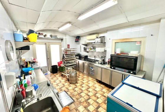 Resale - commercial property - La Marina