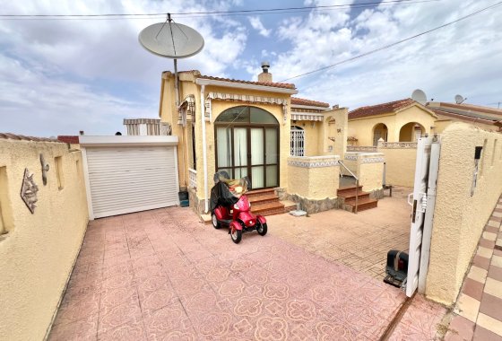 Resale - Detached Villa - La Marina