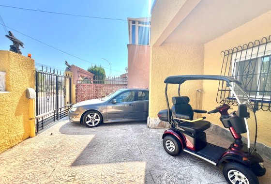 Resale - Detached Villa - La Marina
