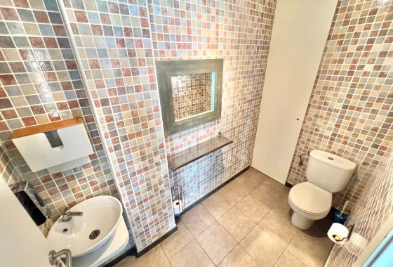 Resale - commercial property - La Marina