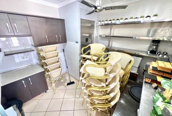 Resale - commercial property - La Marina