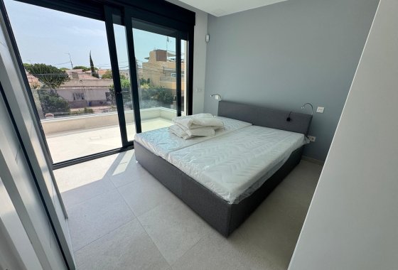 Resale - Detached Villa - La Marina