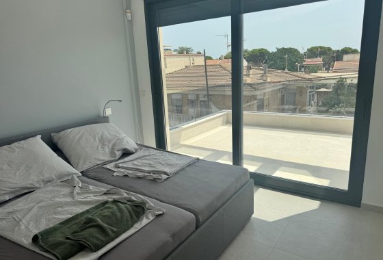 Resale - Detached Villa - La Marina