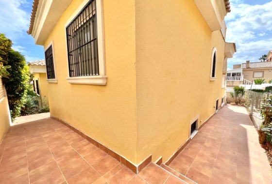 Resale - Detached Villa - La Marina