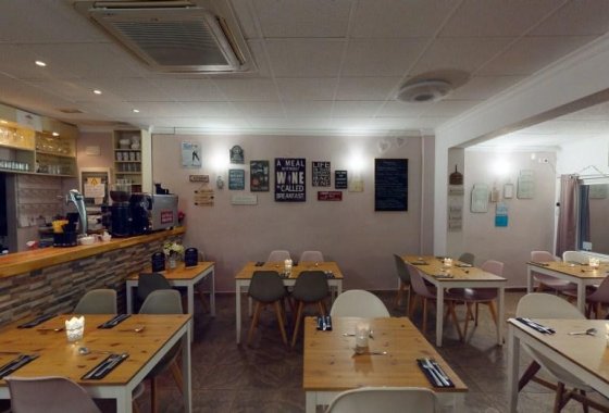 Resale - commercial property - La Marina