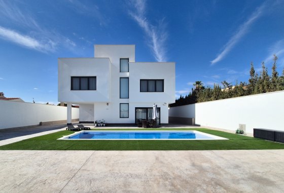 Resale - Detached Villa - La Escuera - La Marina