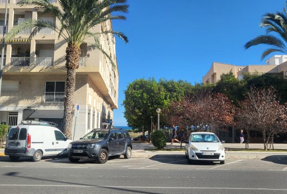 Resale - commercial property - La Marina