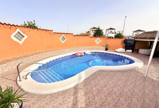 Reventa - Villa independiente - La Marina