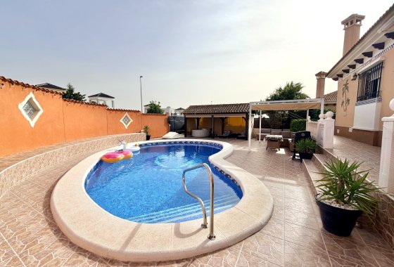 Reventa - Villa independiente - La Marina