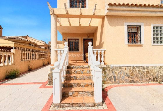 Resale - Detached Villa - La Marina