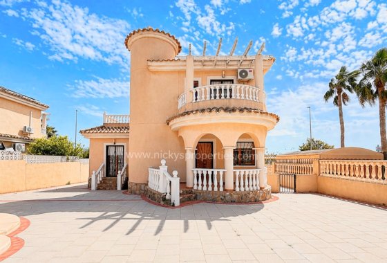 Resale - Detached Villa - La Marina