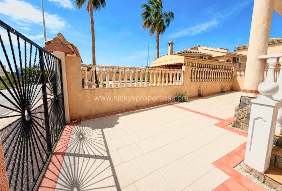 Resale - Detached Villa - La Marina