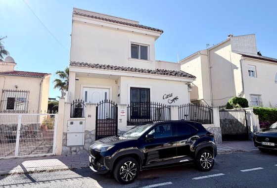 Resale - Detached Villa - La Marina